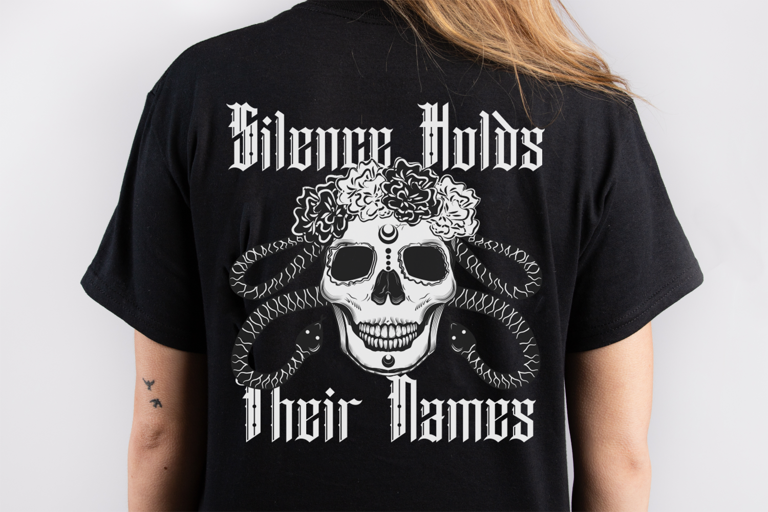 Bladesey – Blackletter Display Font